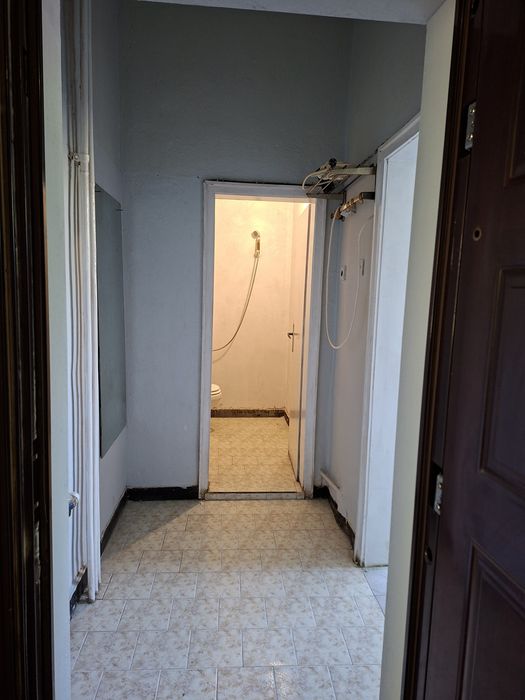 Помещение под наем със санитарен възел.