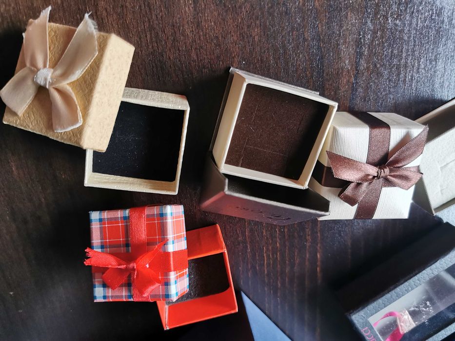 Кутии за бижута и подаръци