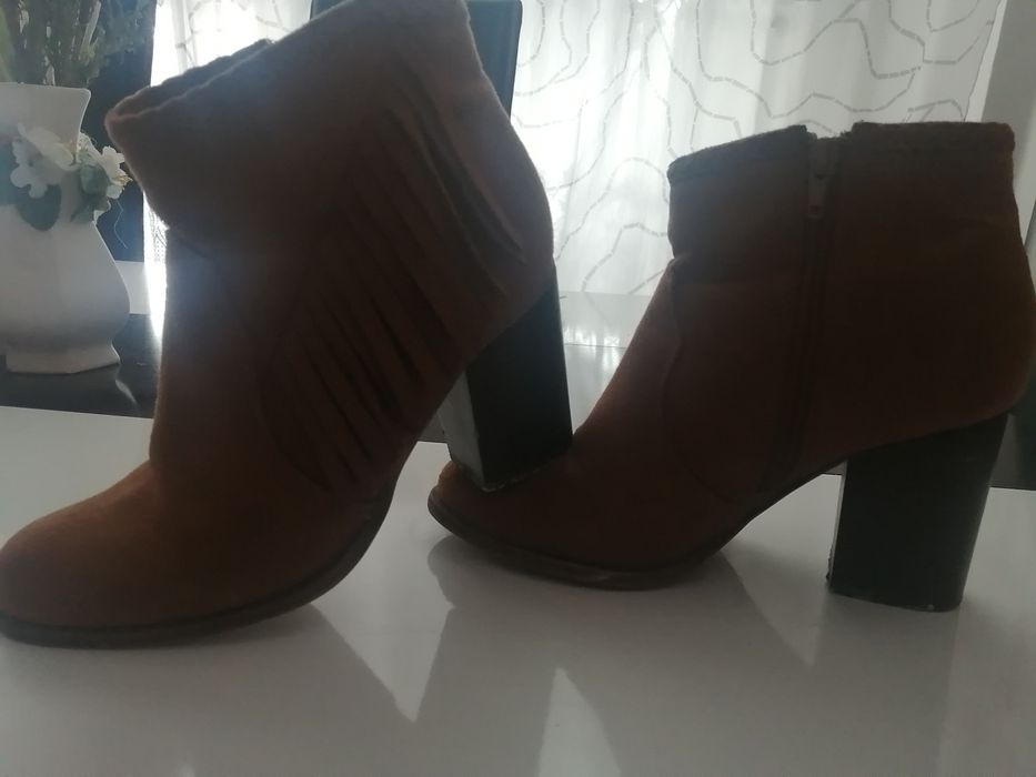 Боти кафяви запазени