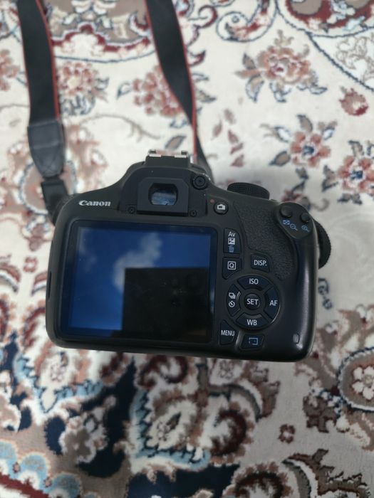 Canon EOS 1200D.