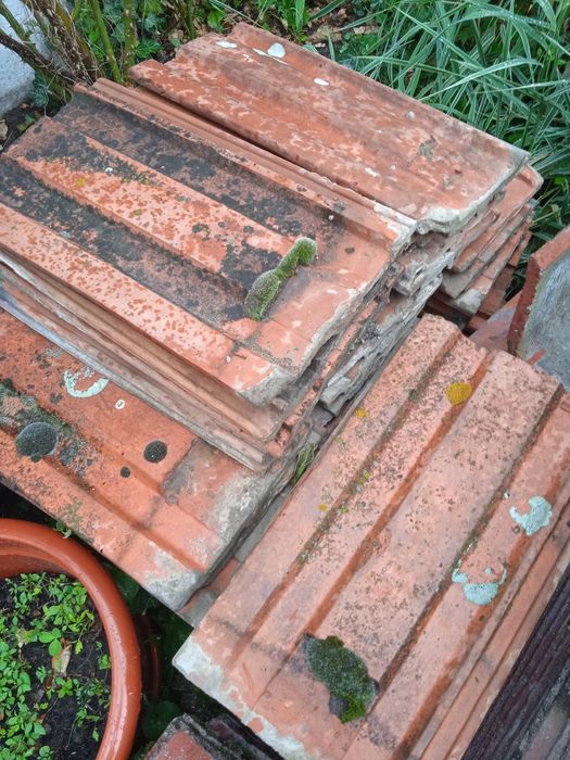 Vând țiglă din beton și ceramica