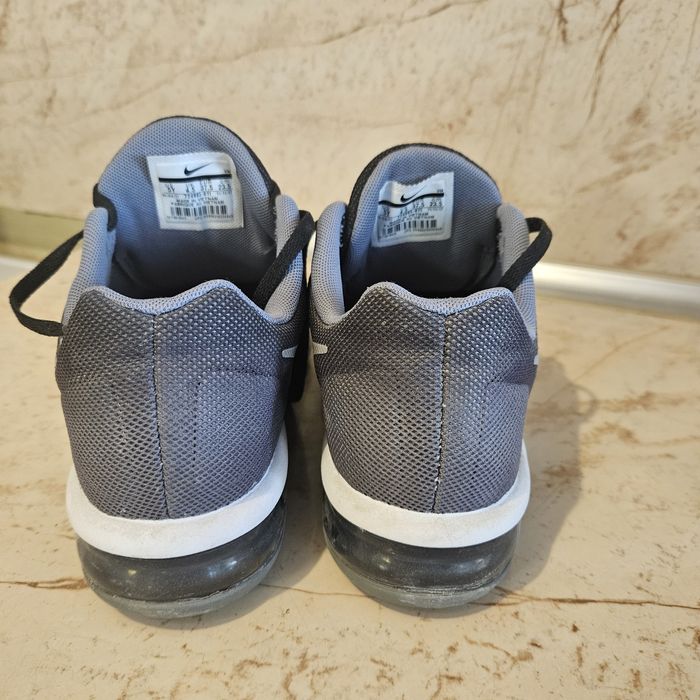 Дамски маратонки Nike