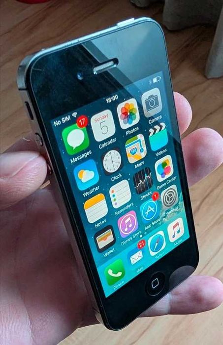 iPhone 4s – Alb/Negru – De Colecție – Fără Cont iCloud
