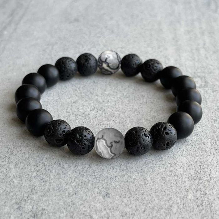 Подарочный мужской браслет из натурального камня в крафтовой упаковке.