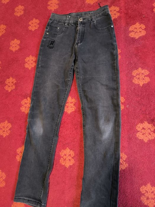 Детски брюкчалар сотилади