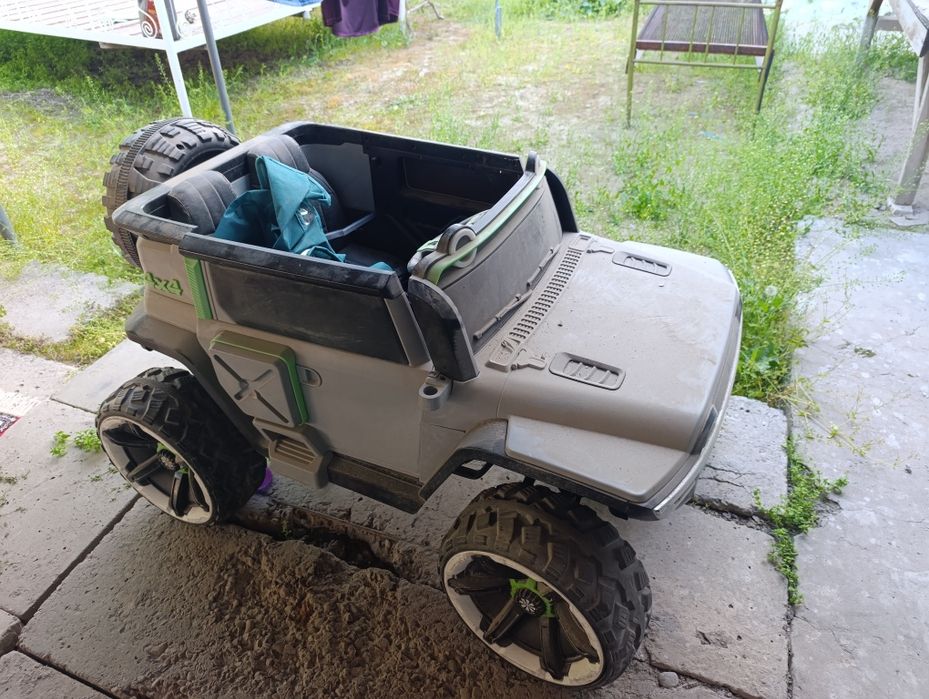 Детская машинка электронная