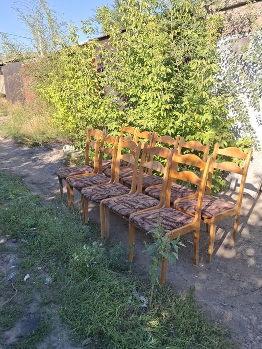 Стулья и столы раздельно