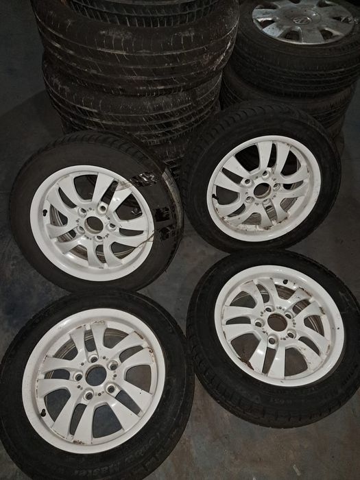 Vând jante BMW R16 și cauciucuri de iarnă în stare bună