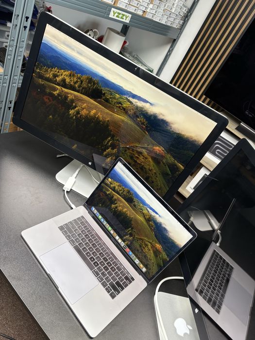 Monitoare Apple 2016/Utilizate/Funcționează cu laptop-uri Mac OS vechi