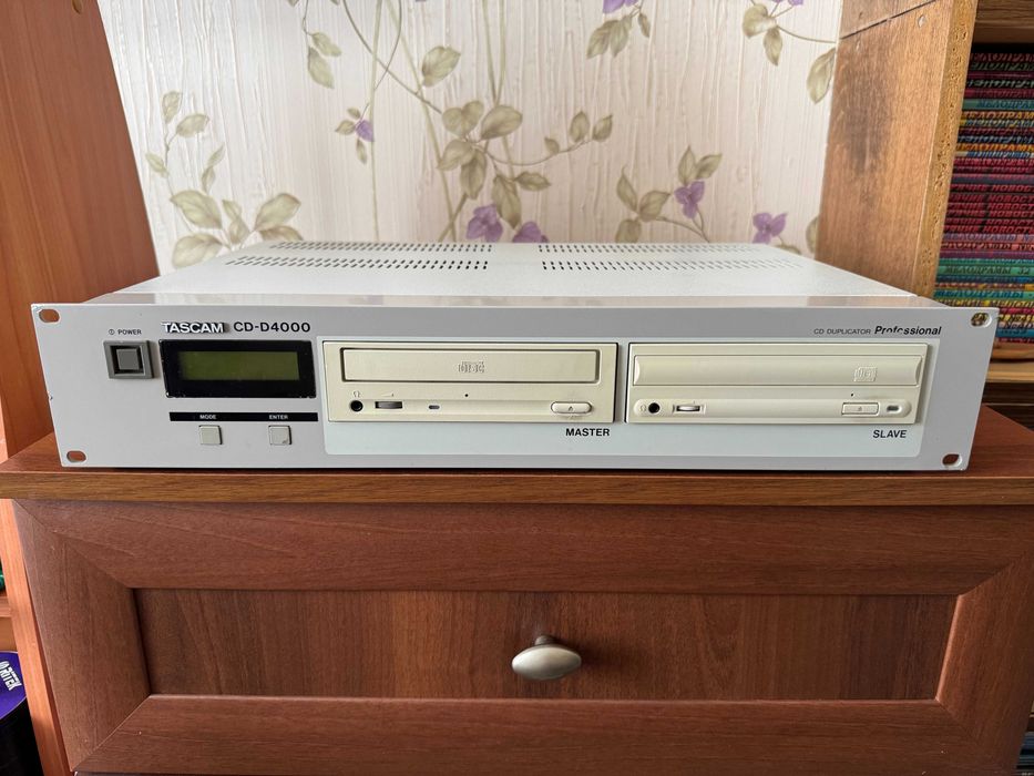 TASCAM CD-D4000 Профессиональный дубликатор