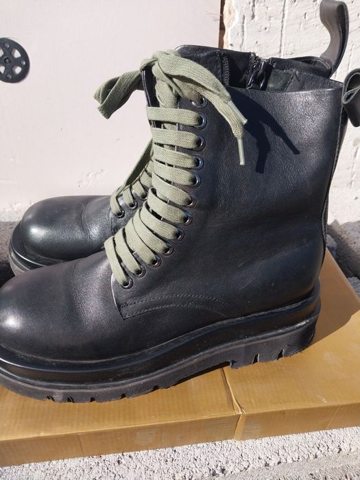 Женские ботинки черные