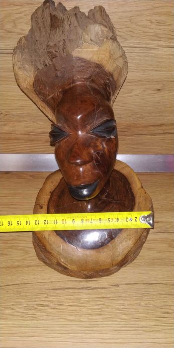 Африканска скулптура на женска глава от абаносово дърво