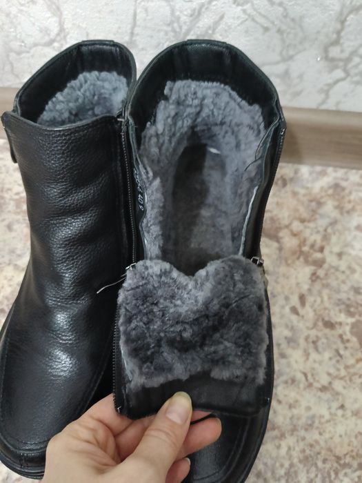 Продам зимние сапоги мужские