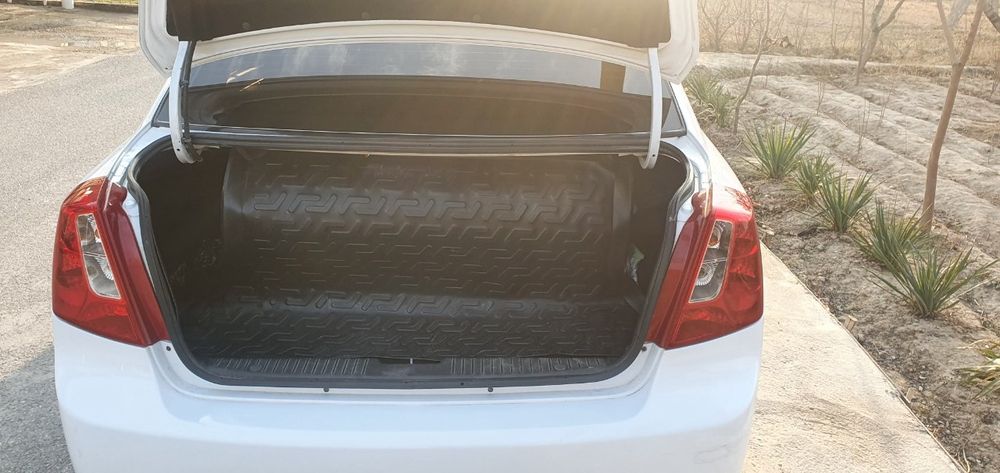 Ласетти сотилади