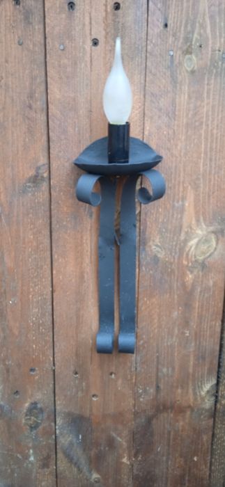 Нов Аплик за стена