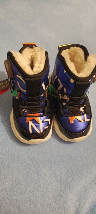 Продам детские сапоги