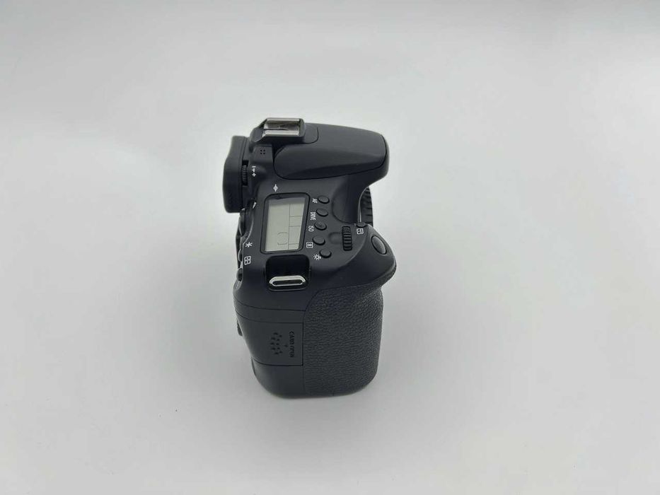 Профессиональная цифровая камера Canon EOS 70D