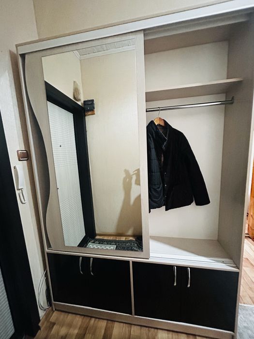 Продаю прихожая с зеркалом