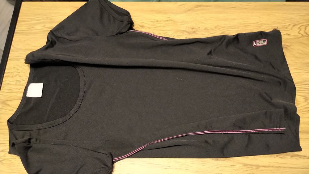 Tricouri sport pentru femei