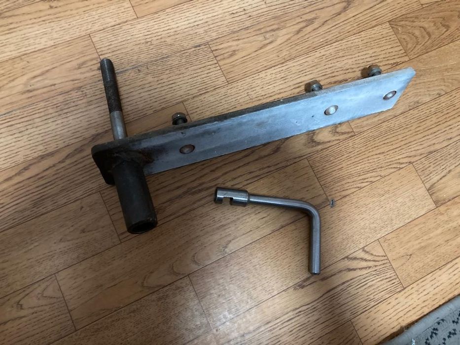 Гаражные винтовые замки