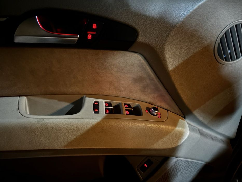 Ауди Q7-3000куб/245кс/2012г