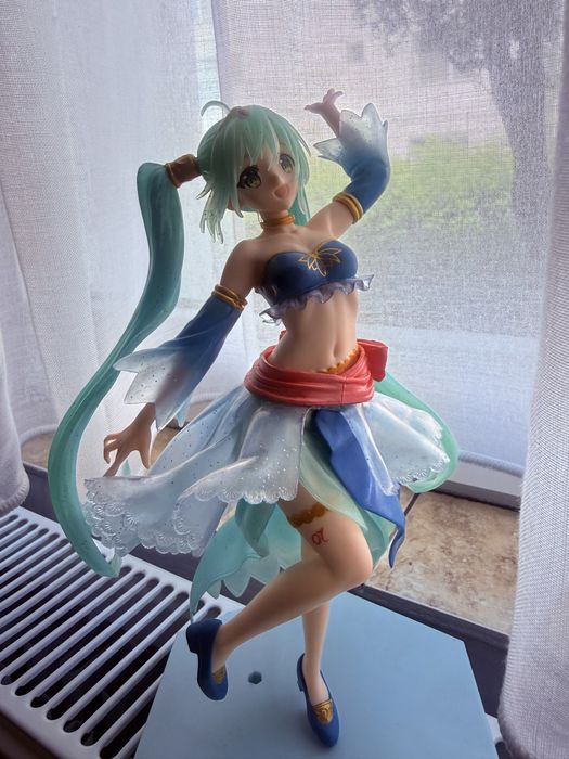 Hatsune Miku  fosforescent pvc doll, 23cm