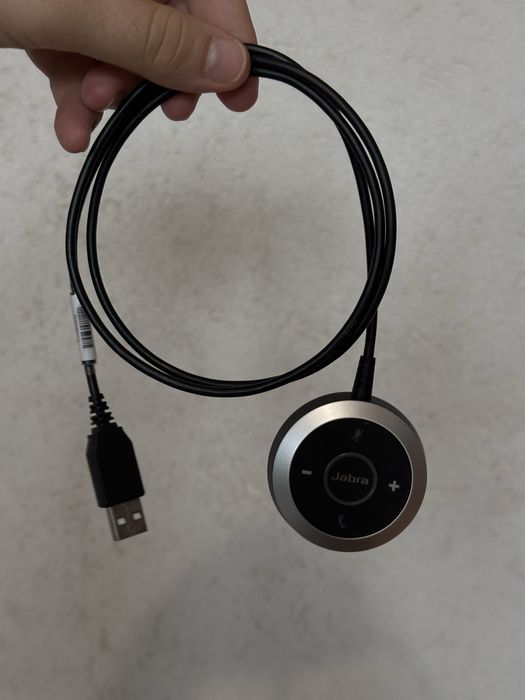 Casti Office nu stiu exact ce model sunt doar ca sunt de la JABRA