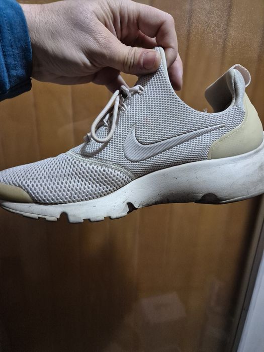 Adidași de vânzare