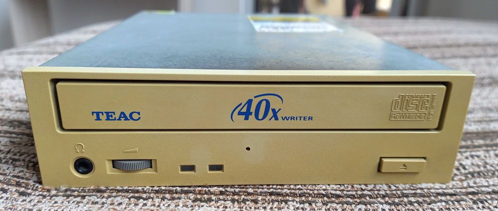 Настолен компютър за офис/уроци/филми/социални мрежи