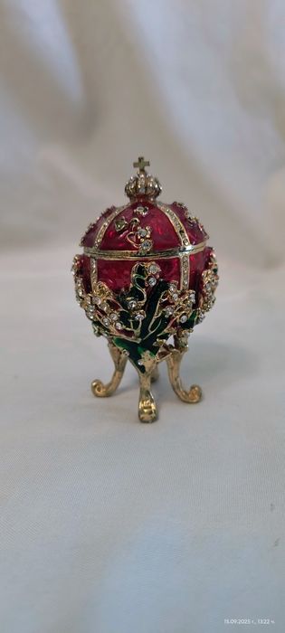 Кутия за бижута, яйце тип Фебердже