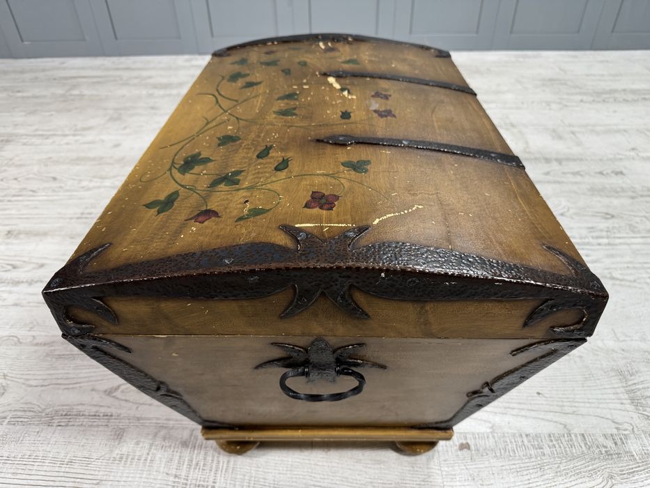 Старинен сандък масив К010