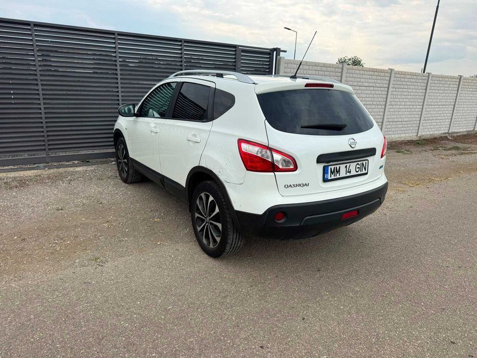 Nissan Qashqai an 2011 usor avariat