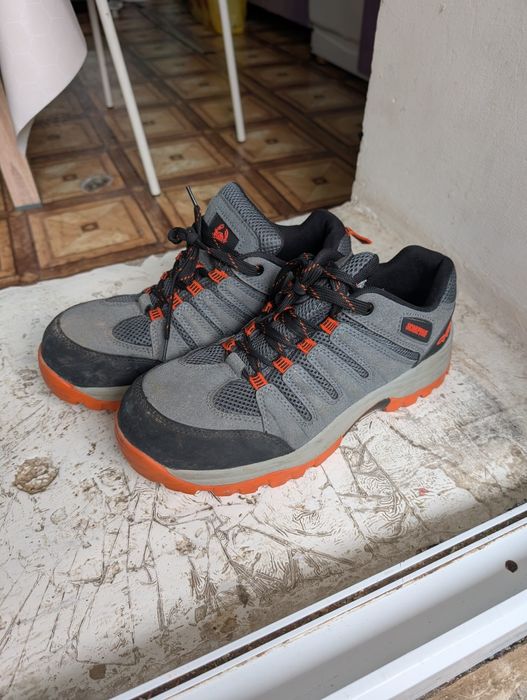 Продам спец обувь