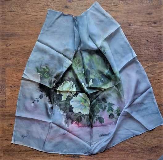 Шал, рисуван върху коприна със специални  бои. дърво на живота. любов