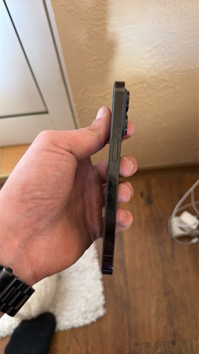 Продавам Iphone 14 pro