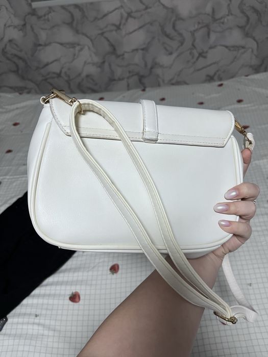 Продам сумку, белая,  на заклепке