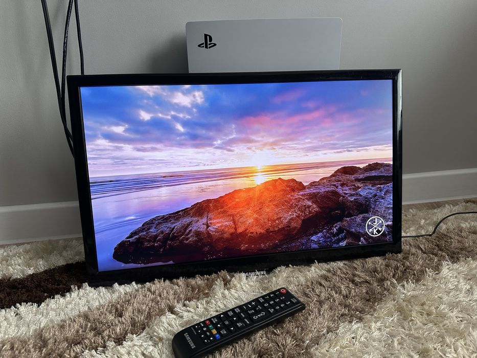 Телевизор Samsung +кронштейн