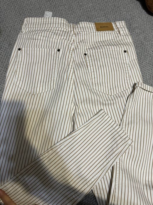 Джинсы stradivarius