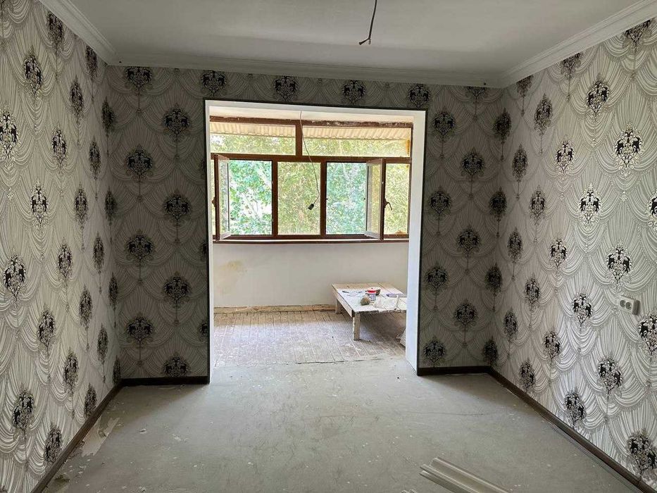 4х комнатная квартира с новым ремонтом на районе Супера