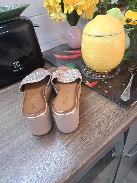 Papuci Inuovo din piele mas 38