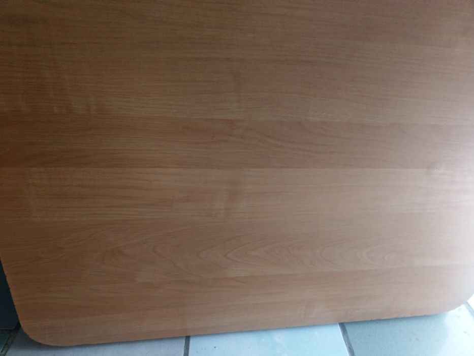 Продам столы и полки деревянные