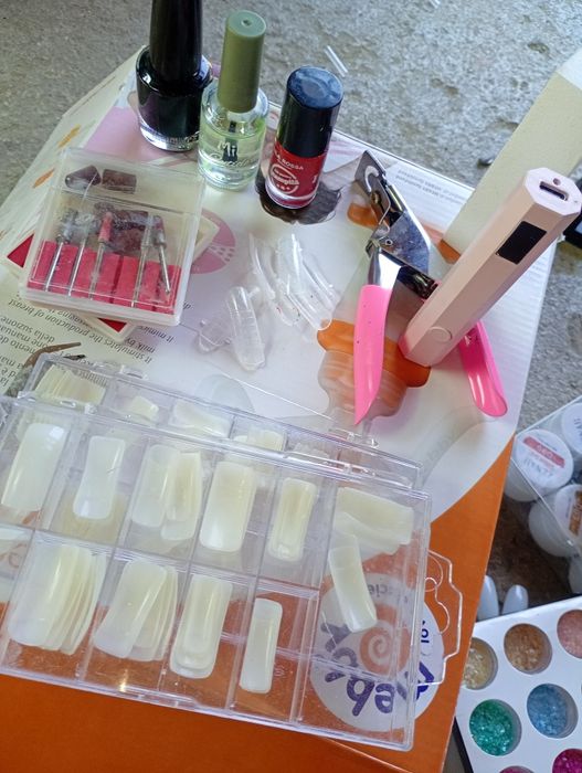 De vânzare kit unghii complet