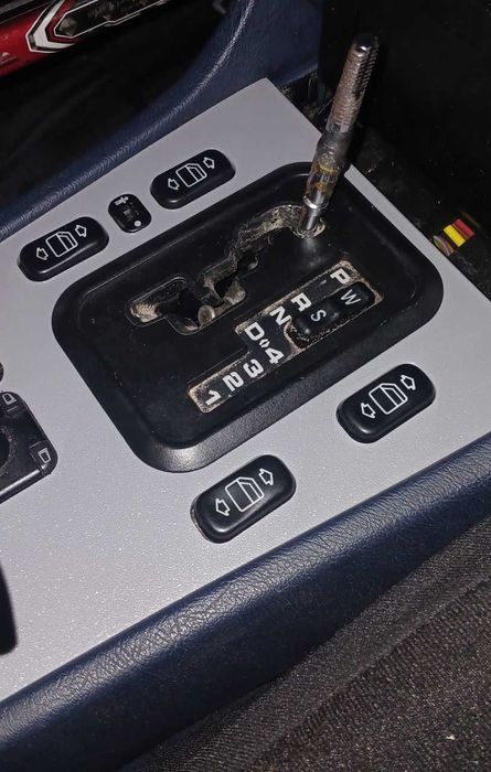 Центральная консоль КПП w202