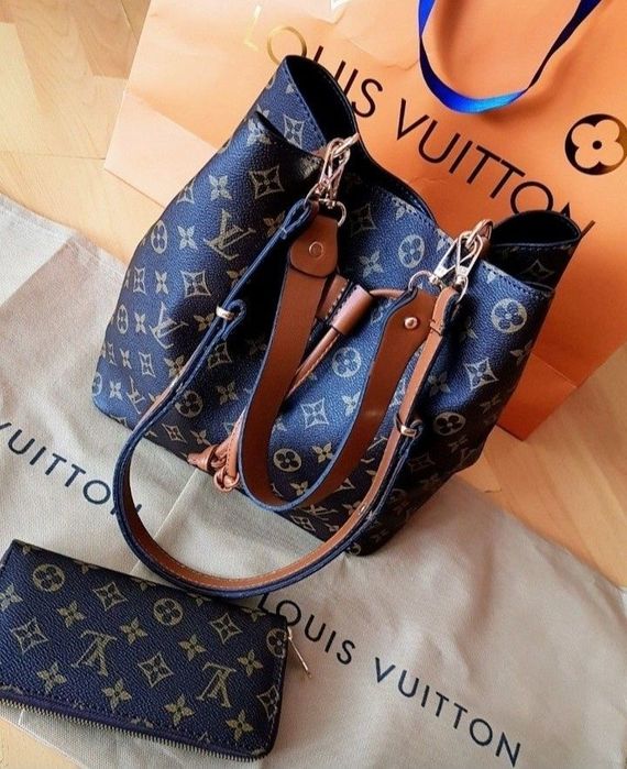 Set LV(geanta +portofel),curea detasabila umăr, saculet, etichetă