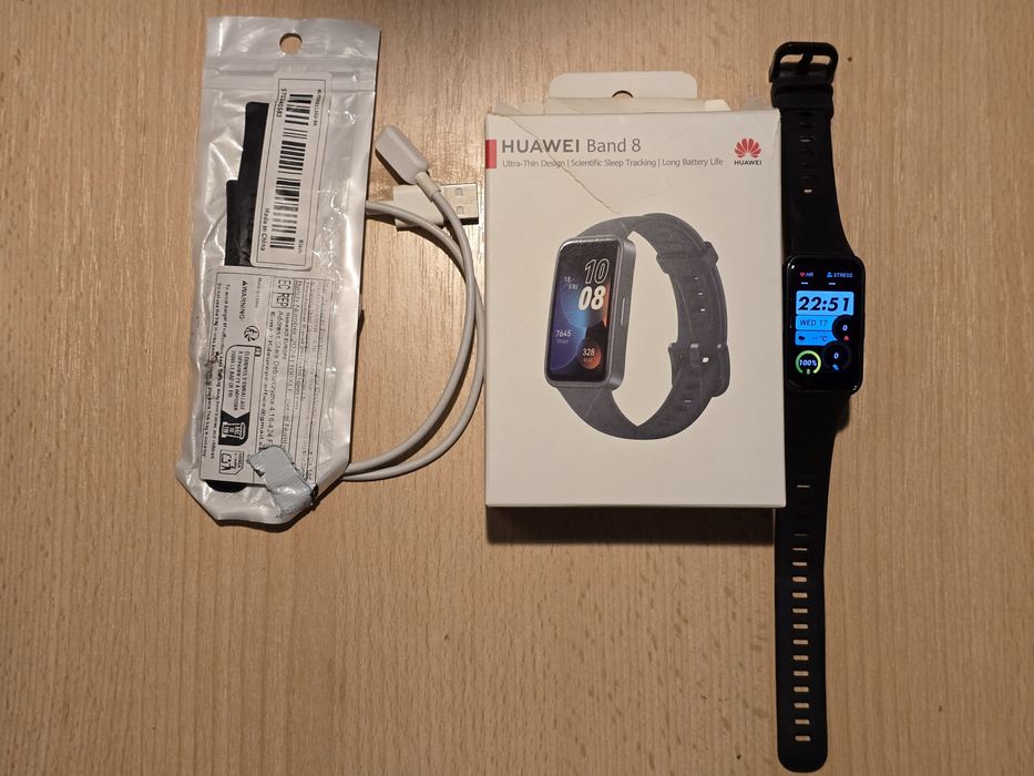 Brățară fitness Huawei Band 8, cablu încărcare, cutie, brățară silicon gratuită