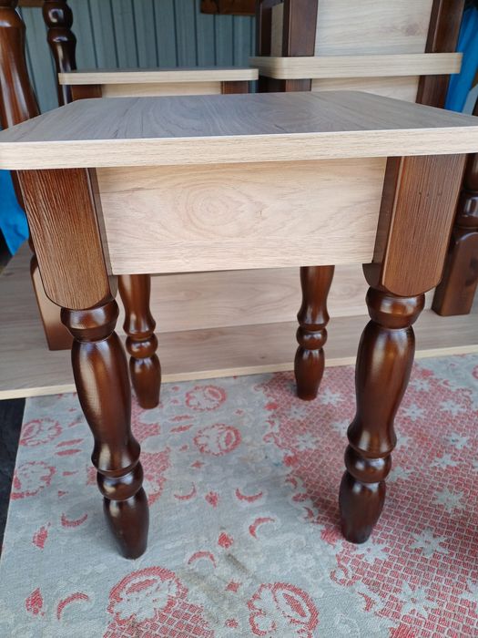 Продам стол кухонный с табуретками.