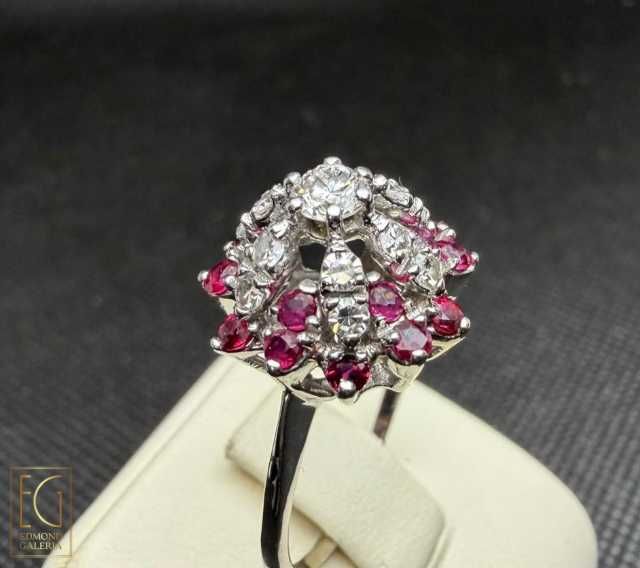 Inel din aur alb, decorat cu rubine și diamante