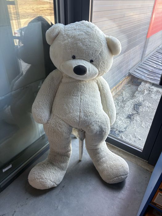 Продам мишку 175-180 см , целая , немного запылилась