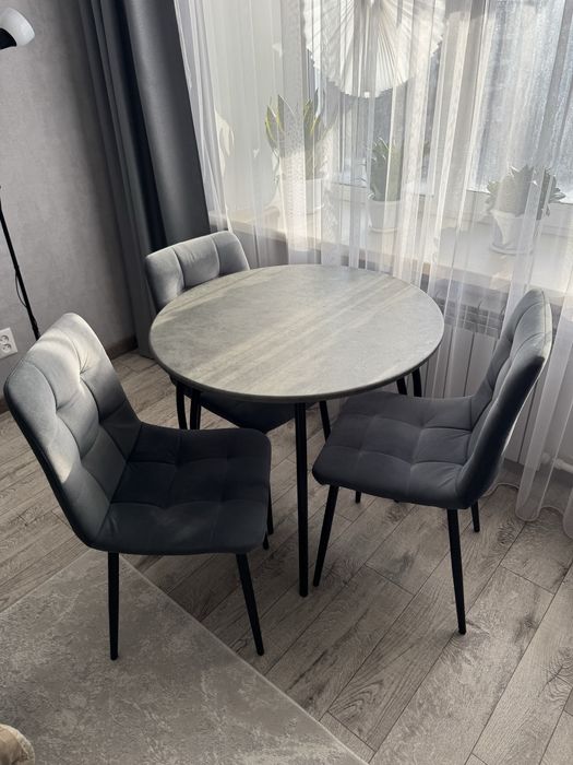 Продам круглый стол