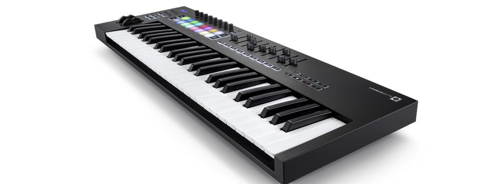 Novation Launchkey 49 MK3 IMPECABIL